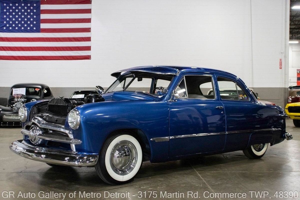 Ford-Tudor-1949-Gray-and-Blue