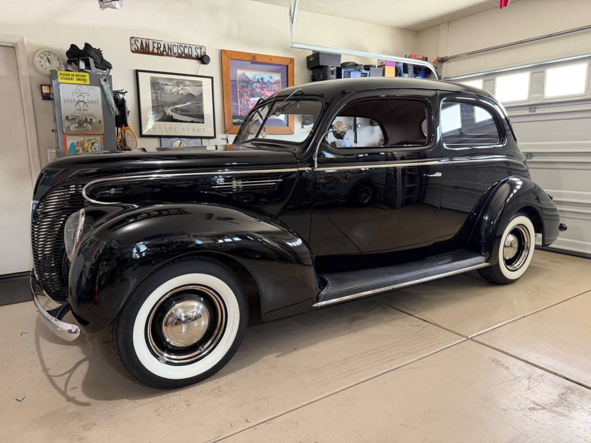 Ford-Two-door-sedan-1938-Black