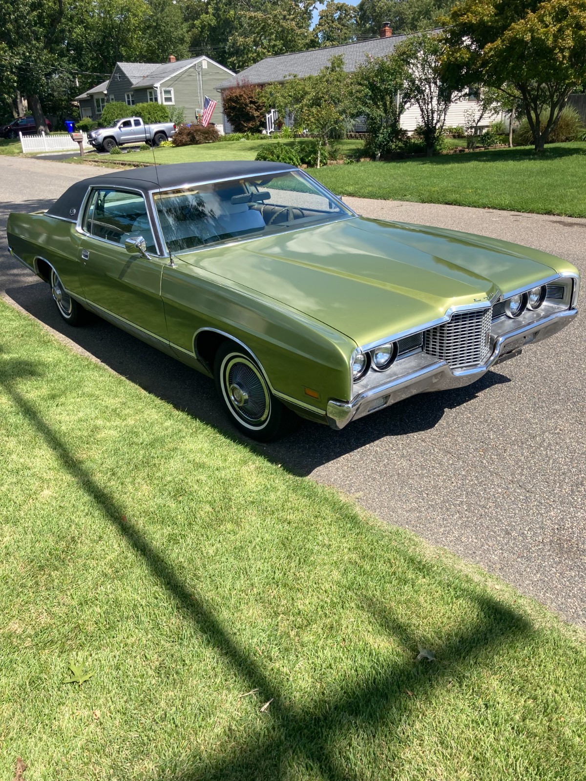 Ford-galaxie-ltd-1971-Coupe-green-and-white