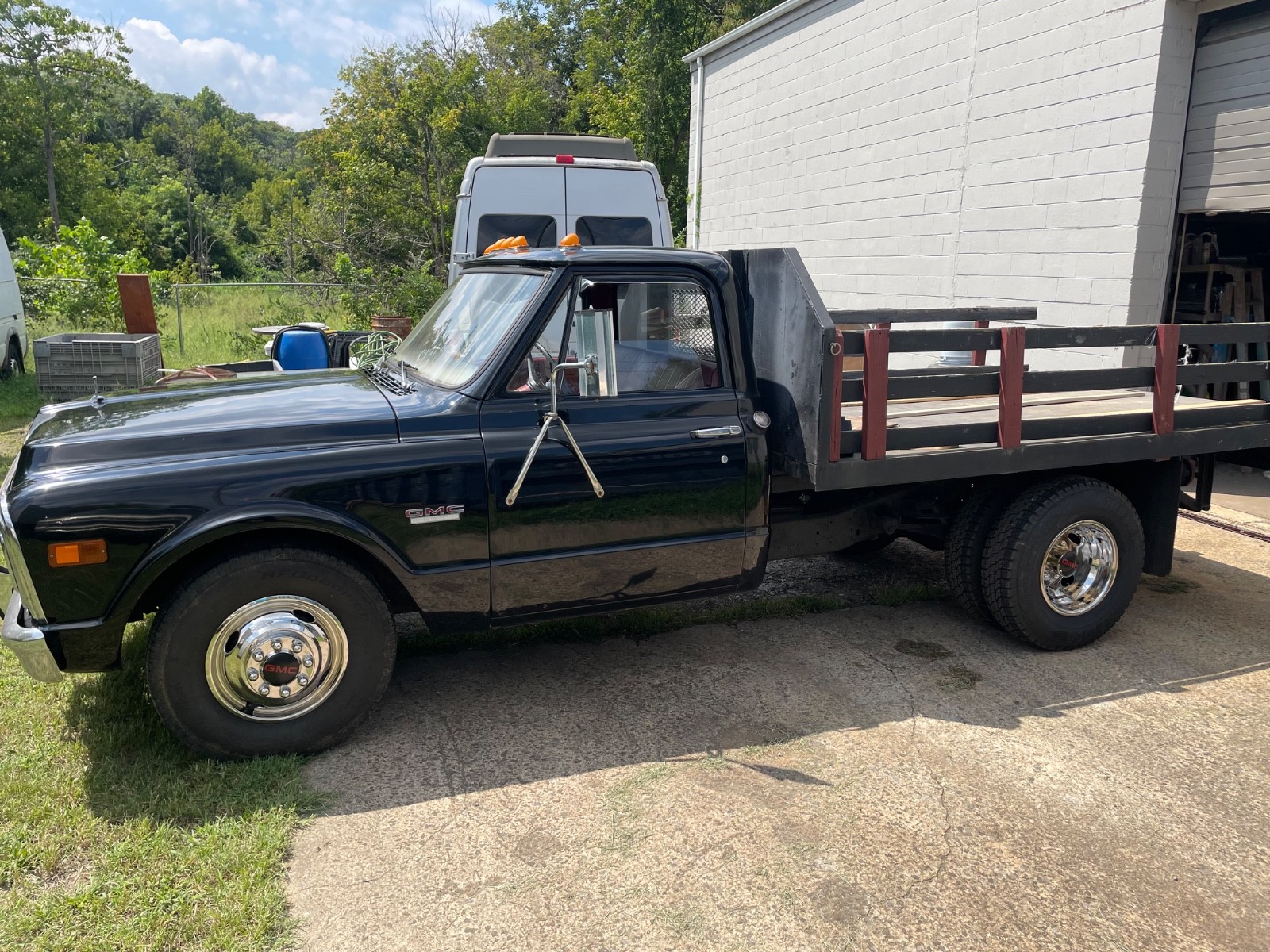 GMC-3500-1970-flatbed-Red