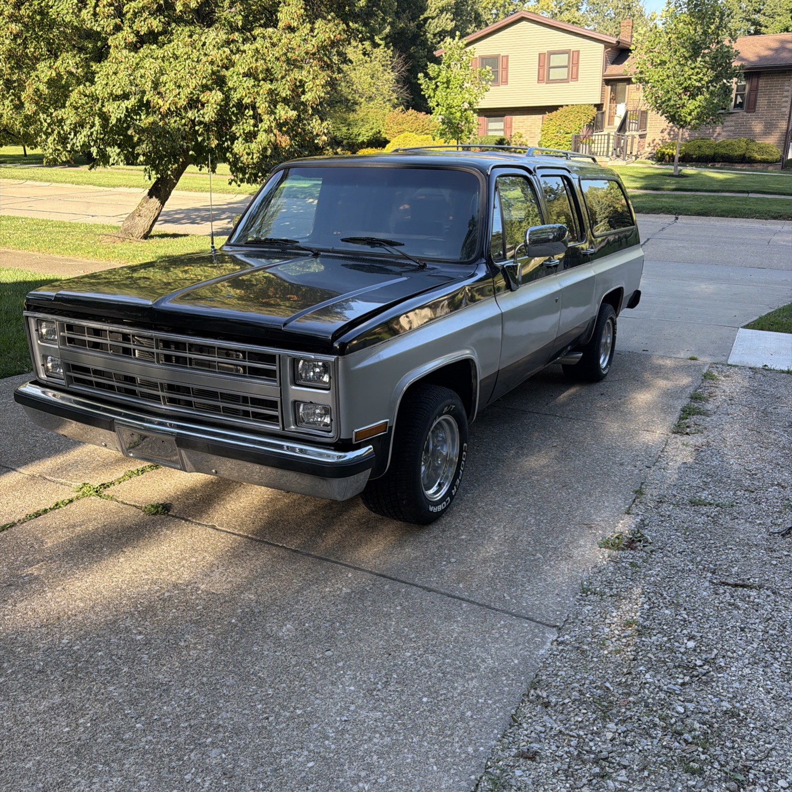 GMC-C2500-Suburban-1985-SUV-Black