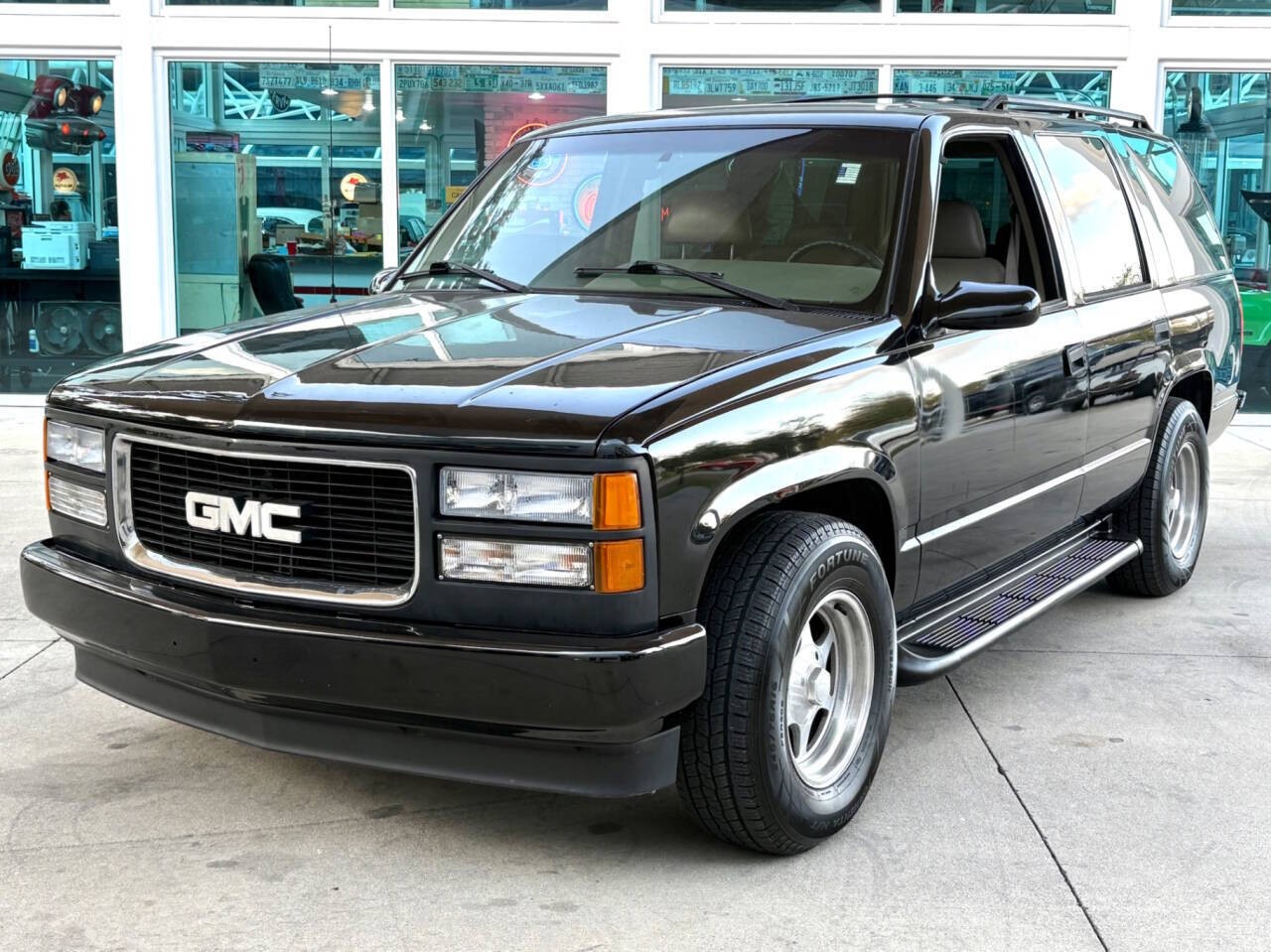 GMC-Yukon-1996-SUV-Tan