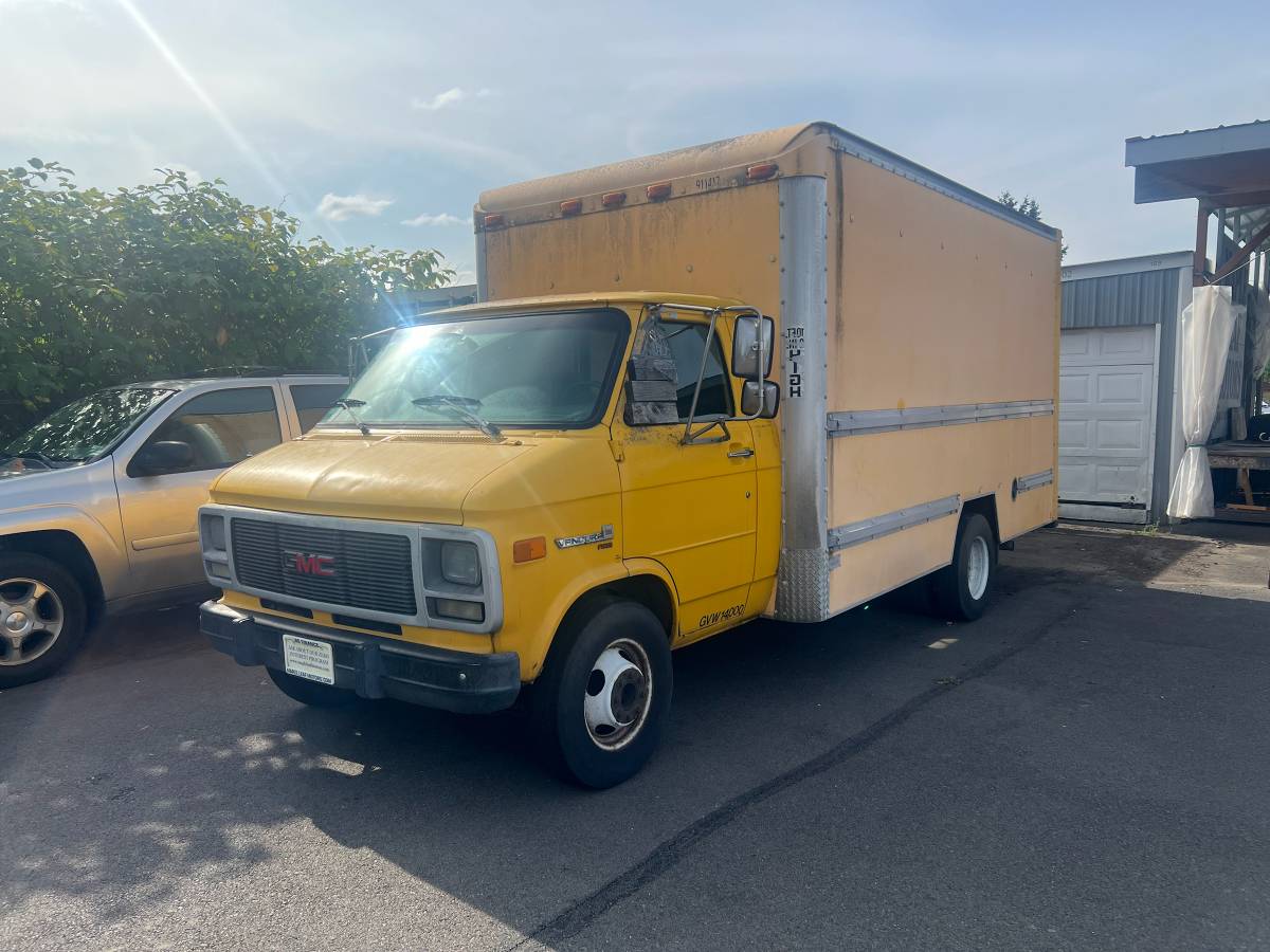 Gmc-Box-truck-1994-Yellow