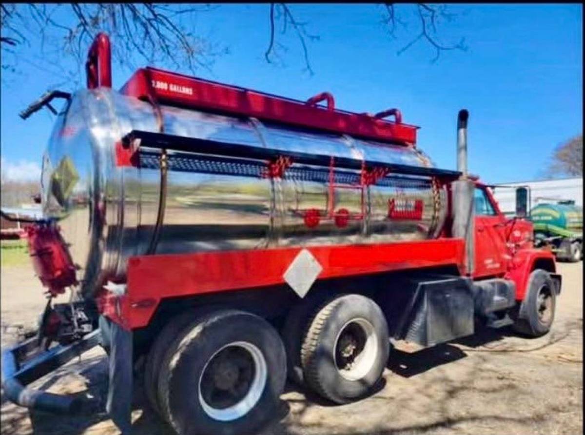 Gmc-Brigadier-1986-Red