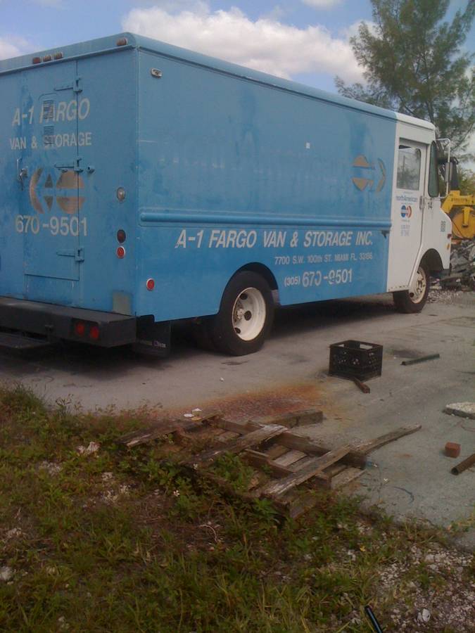 Gmc-P30-grumman-kurbmaster-step-van-1983-Blue