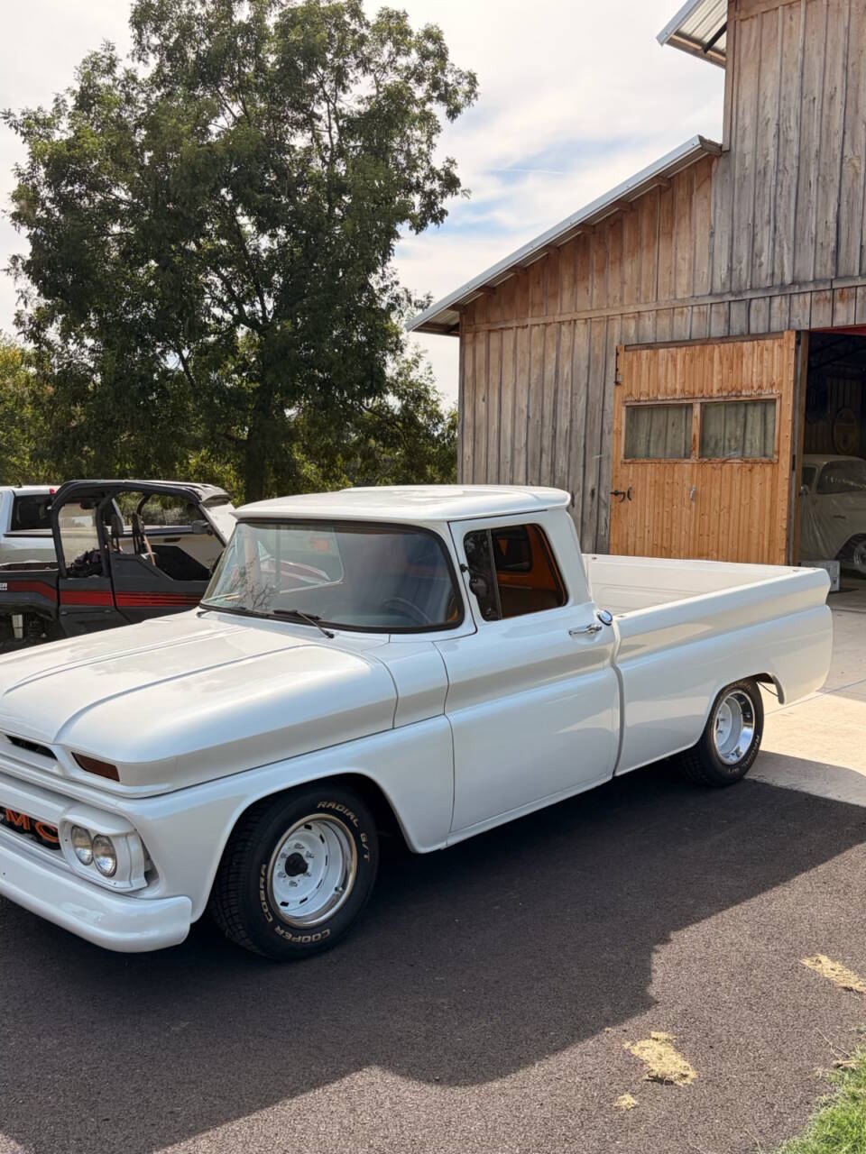 Gmc-Series-1000-1962-White-Tan