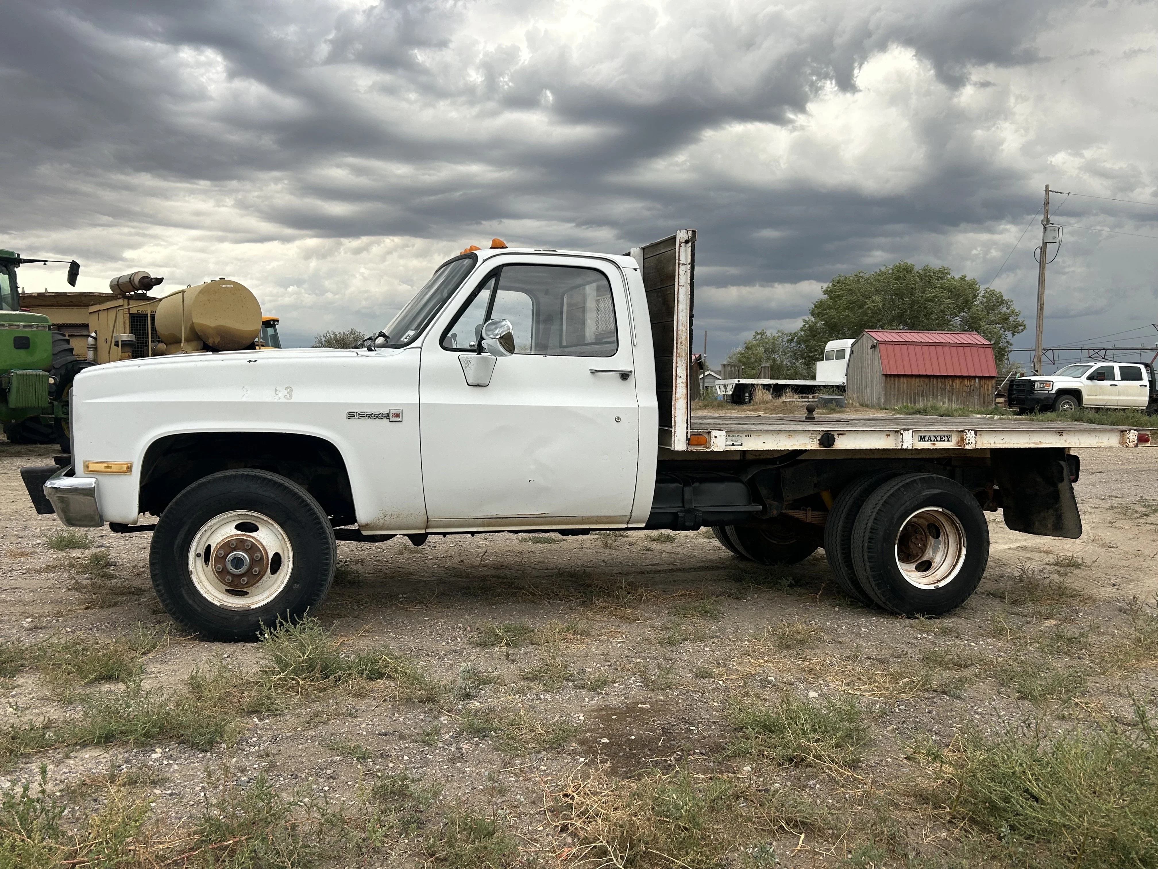 Gmc-Sierra-3500-4x4-regular-cab-1988-White-Burgundy