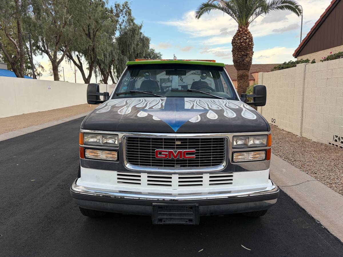 Gmc-Tow-truck-wrecker-ready-for-work-1996