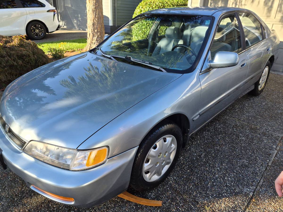 Honda-Accord-le-1996-Blue