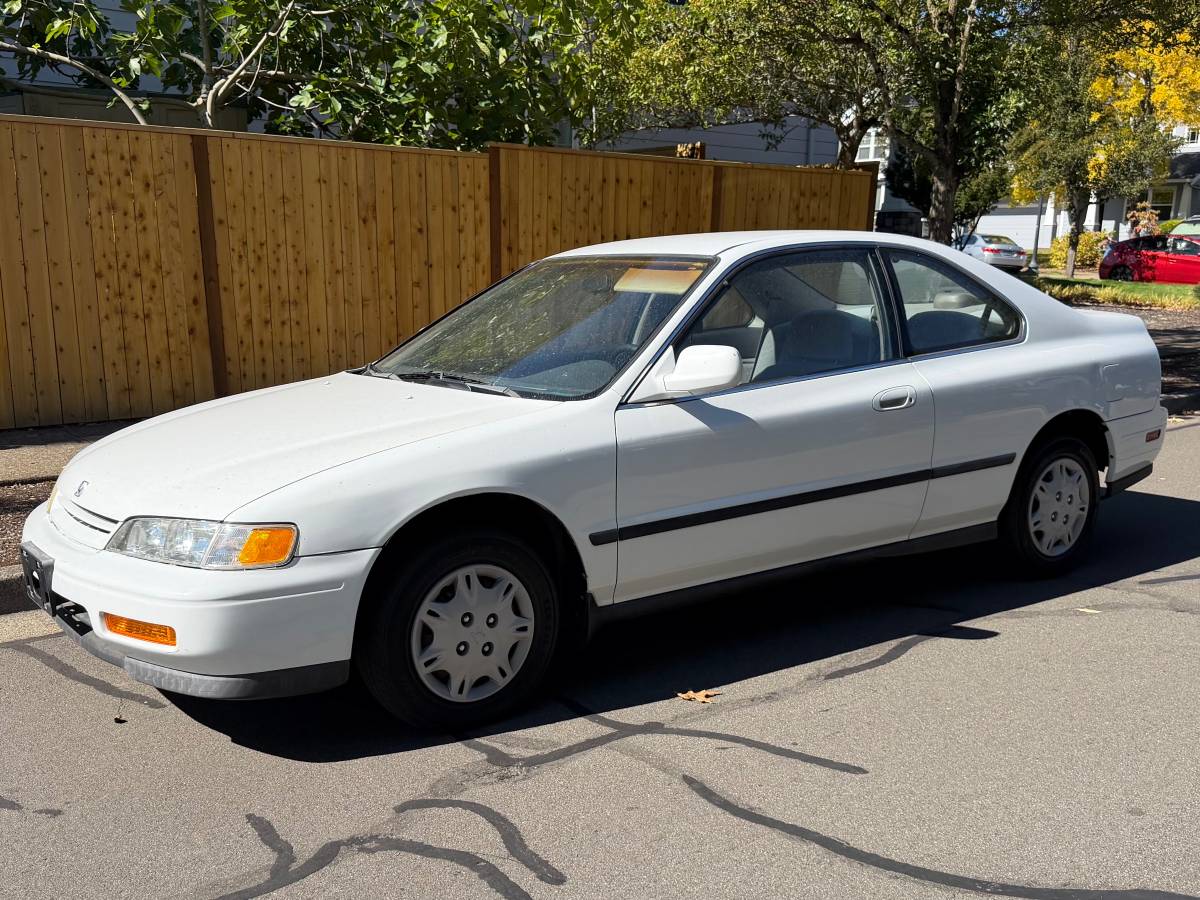 Honda-Accord-lx-coupe-2d-1995