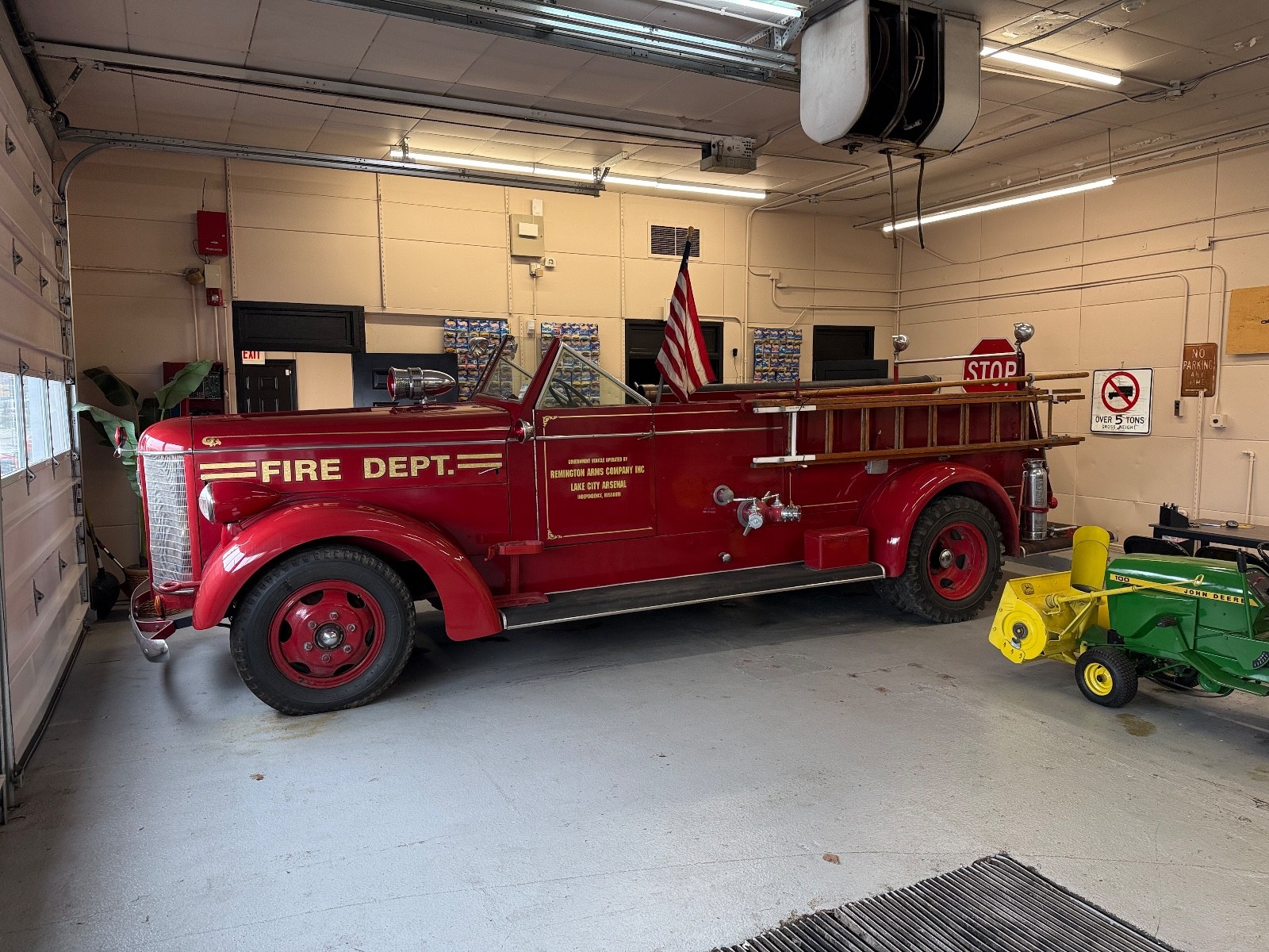International-Harvester-FireTruck-American-LaFrance-Fire-Truck-1941-truck-Red