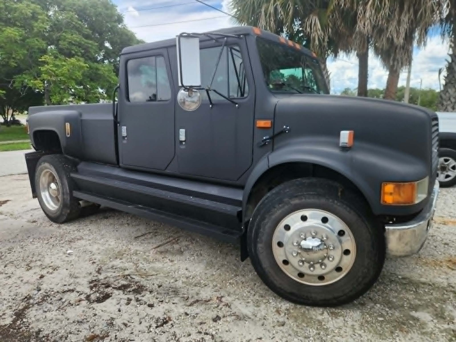 International-Harvester-custom-concersion-1995-pick-up