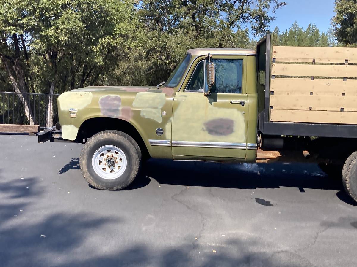 International-ihc-1210-1973-Green
