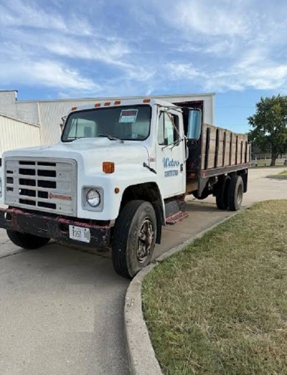 International-ihc-Diesel-dump-truck-1988-White