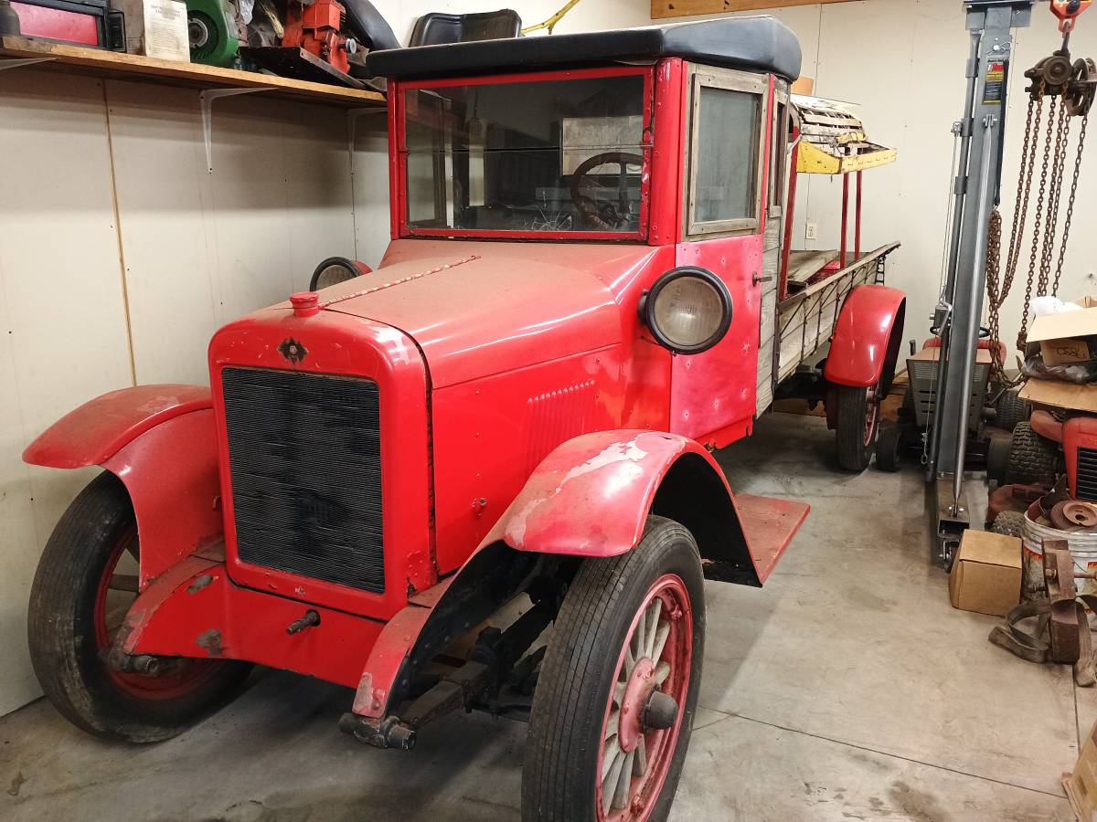International-ihc-Model-s-1900-Red