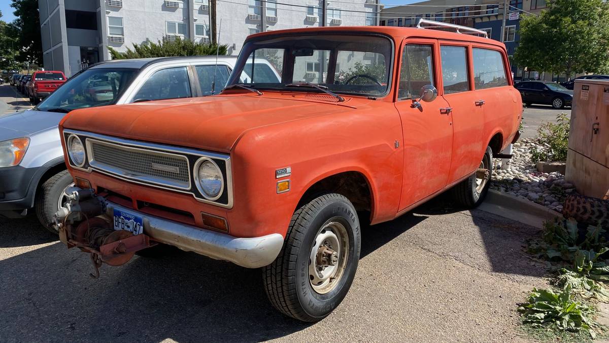 International-ihc-Travelall-1971-Orange
