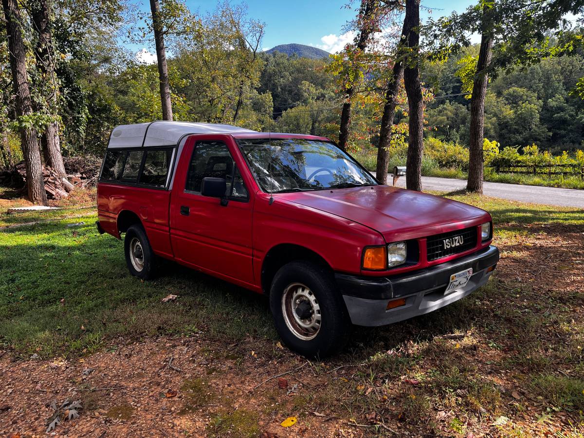 Isuzu-pickup-1990-Red