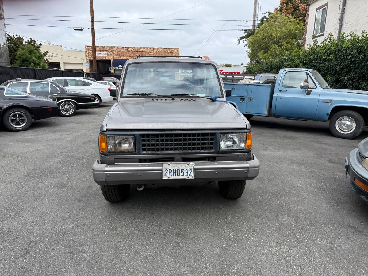 Isuzu-trooper-1989