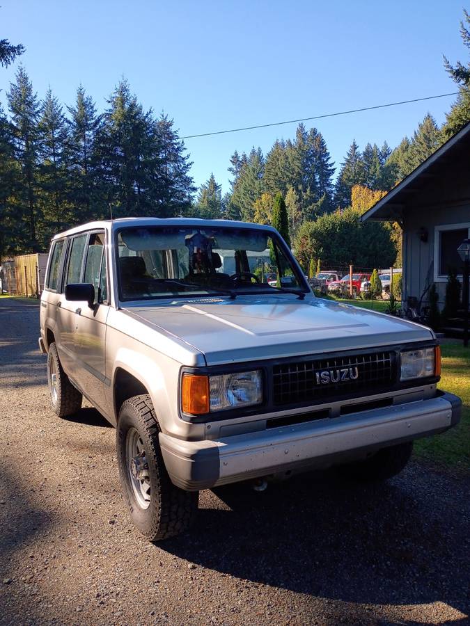 Isuzu-trooper-1991-Silver