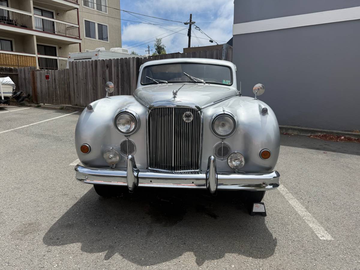 Jaguar-Mark-ix-1961-Silver