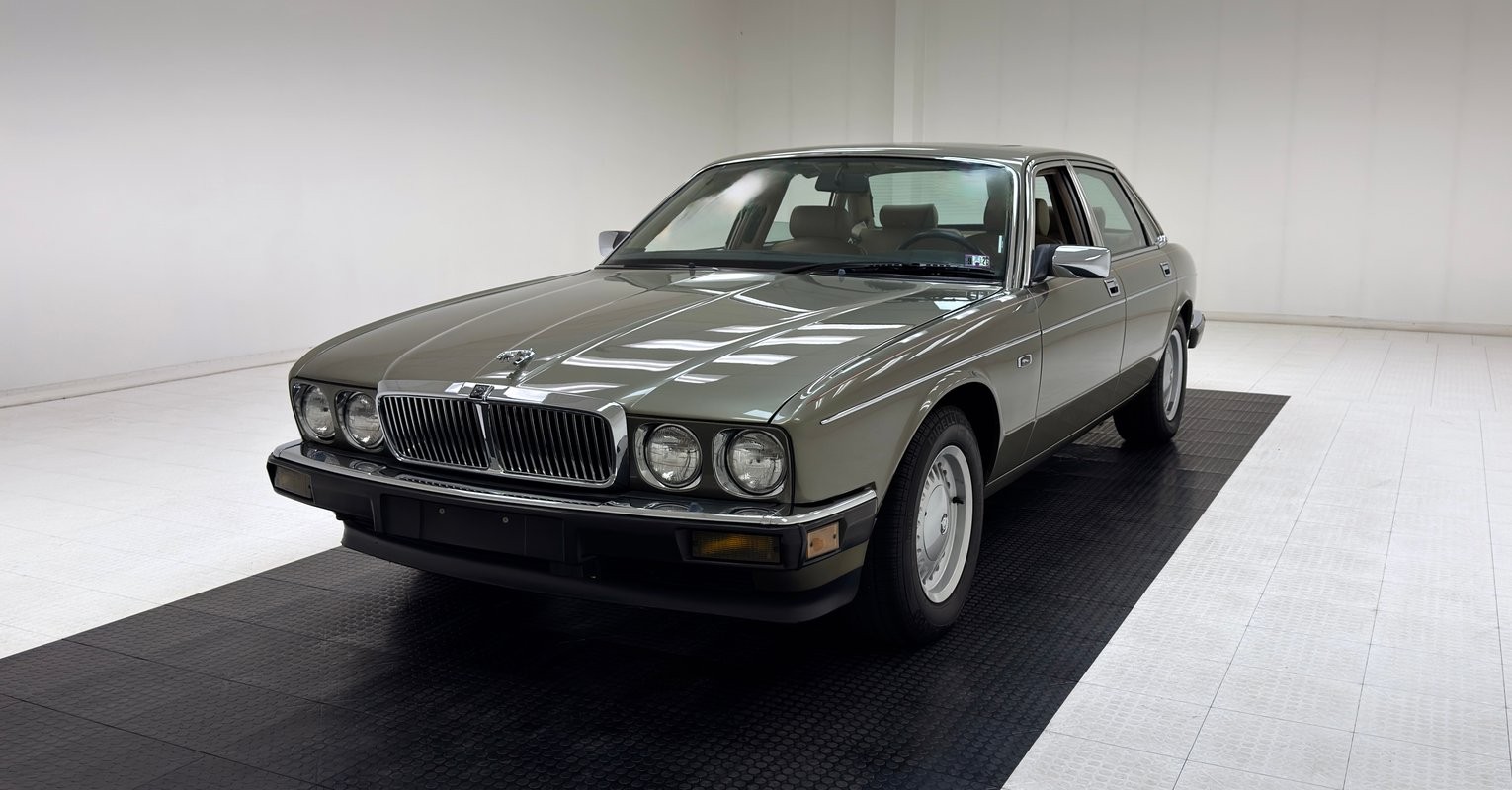 Jaguar-XJ6-1989-Sedan-Doeskin
