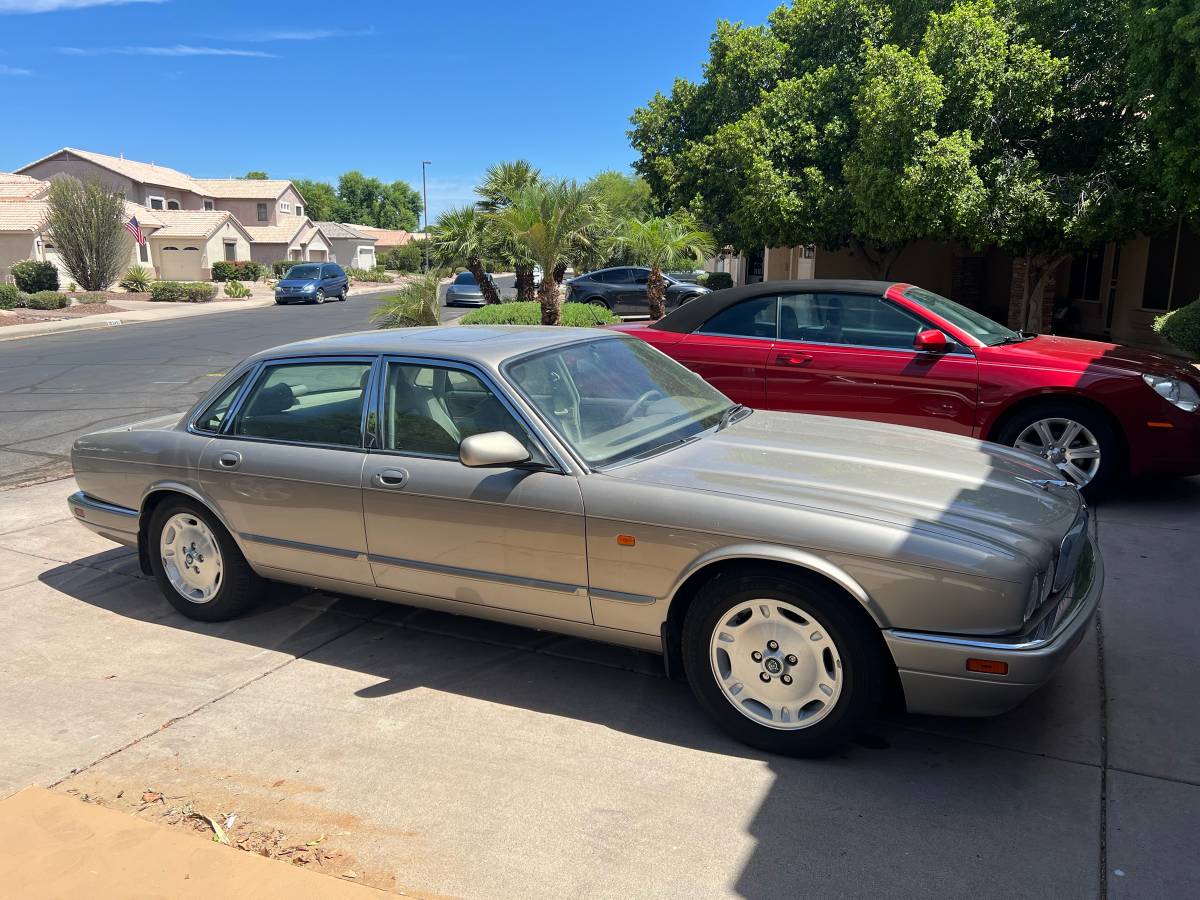 Jaguar-Xj6-1994-Brown