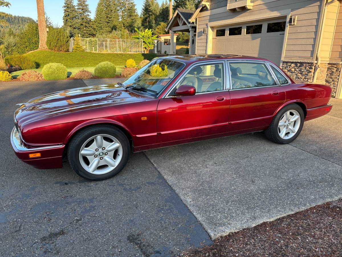 Jaguar-Xj6-4-door-sedan-1996-Red
