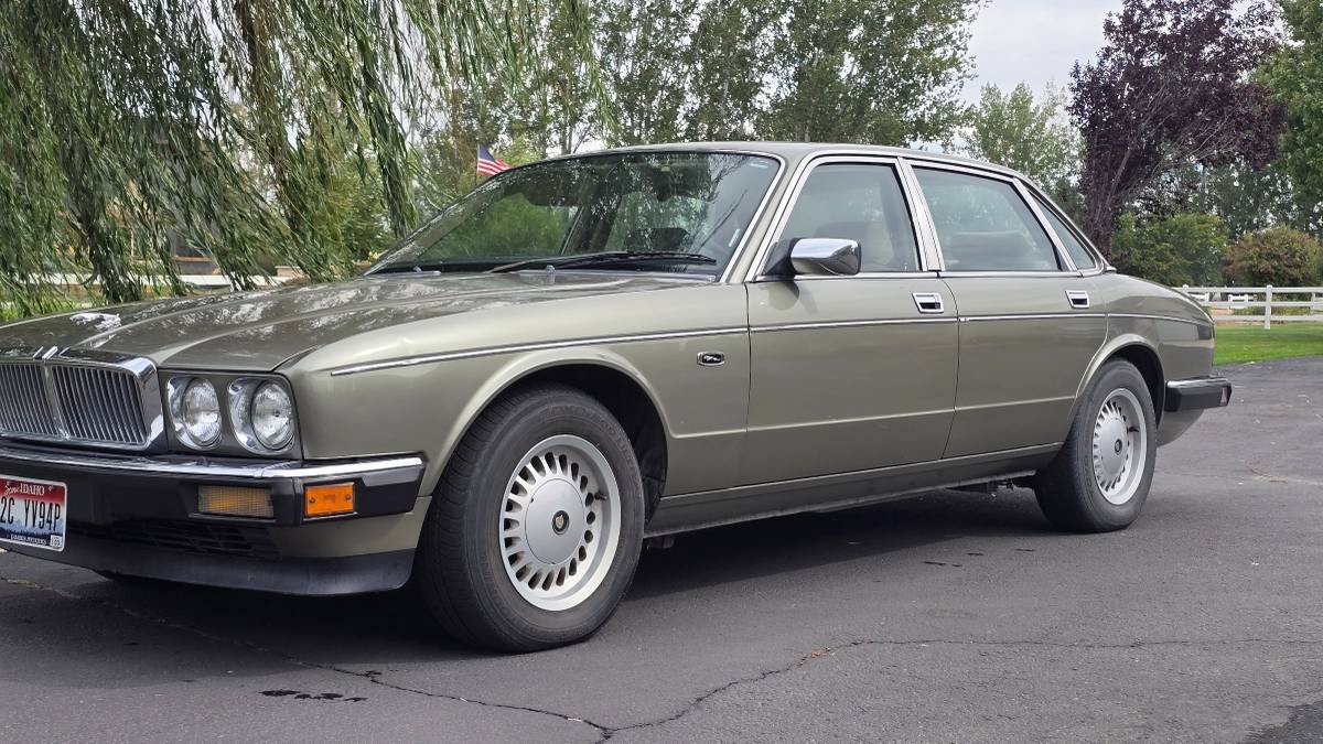 Jaguar-Xj6-vanden-plad-1989-custom