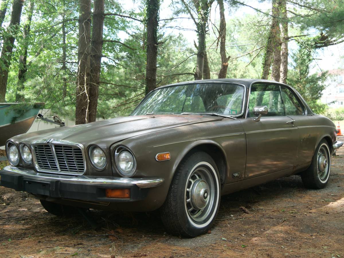 Jaguar-Xj6c-1975
