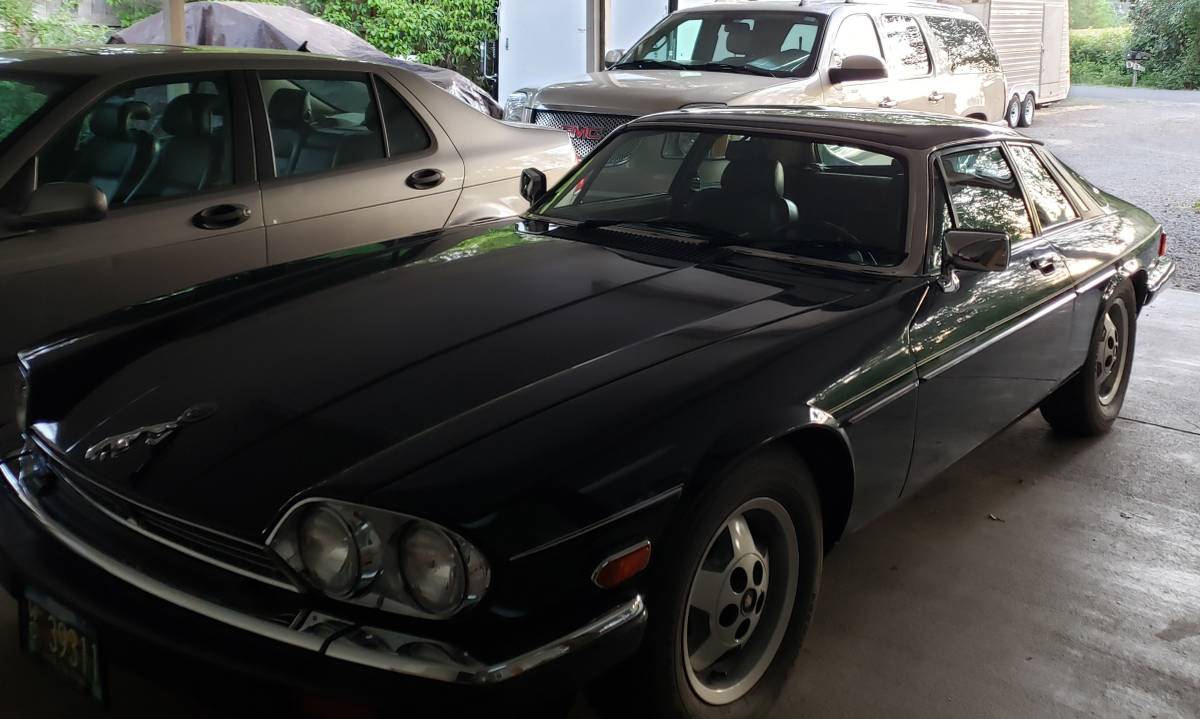 Jaguar-Xjs-v12-1987-Black