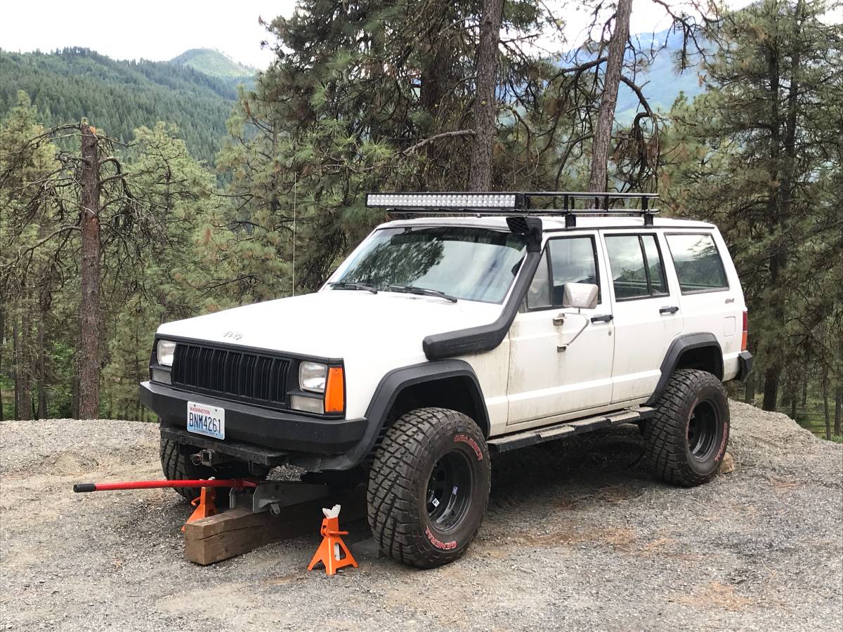 Jeep-Cherokee-1988