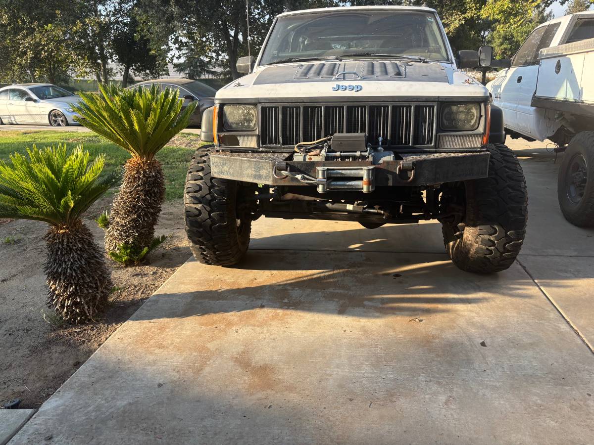 Jeep-Cherokee-1991-White
