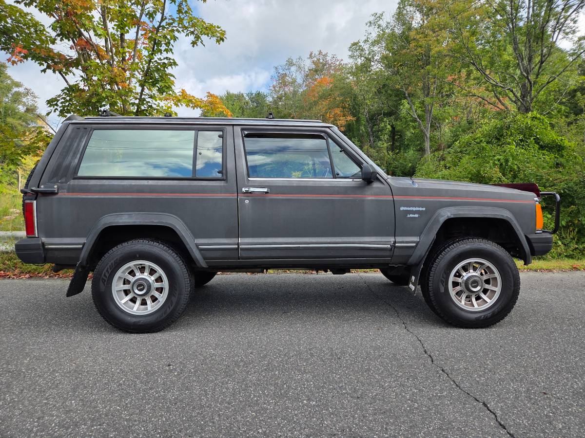 Jeep-Cherokee-laredo-2-door-1987-Gray