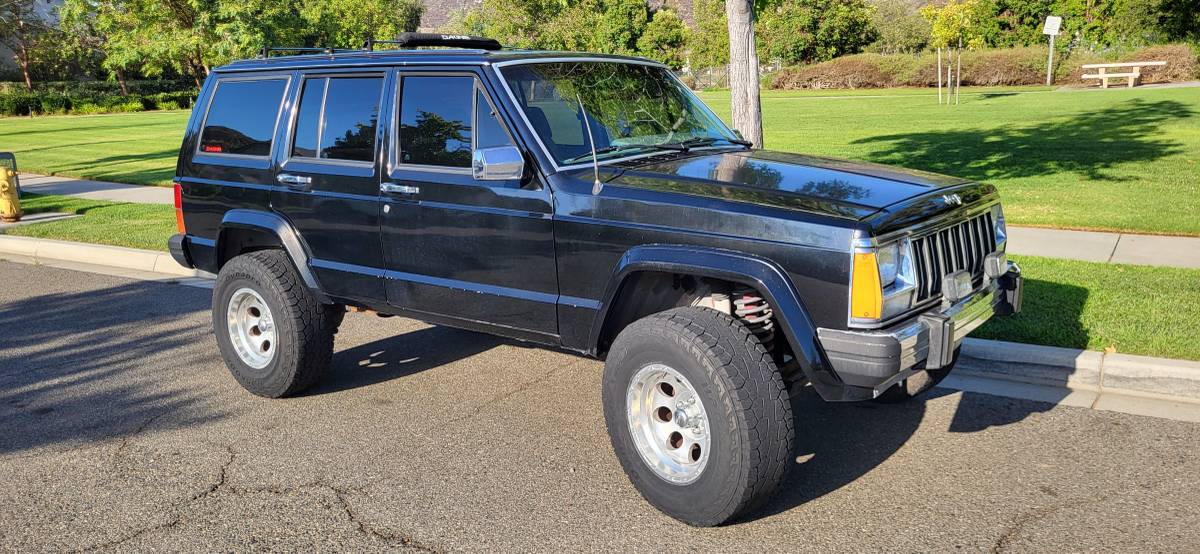 Jeep-Cherokee-laredo-4x4-1989-Black