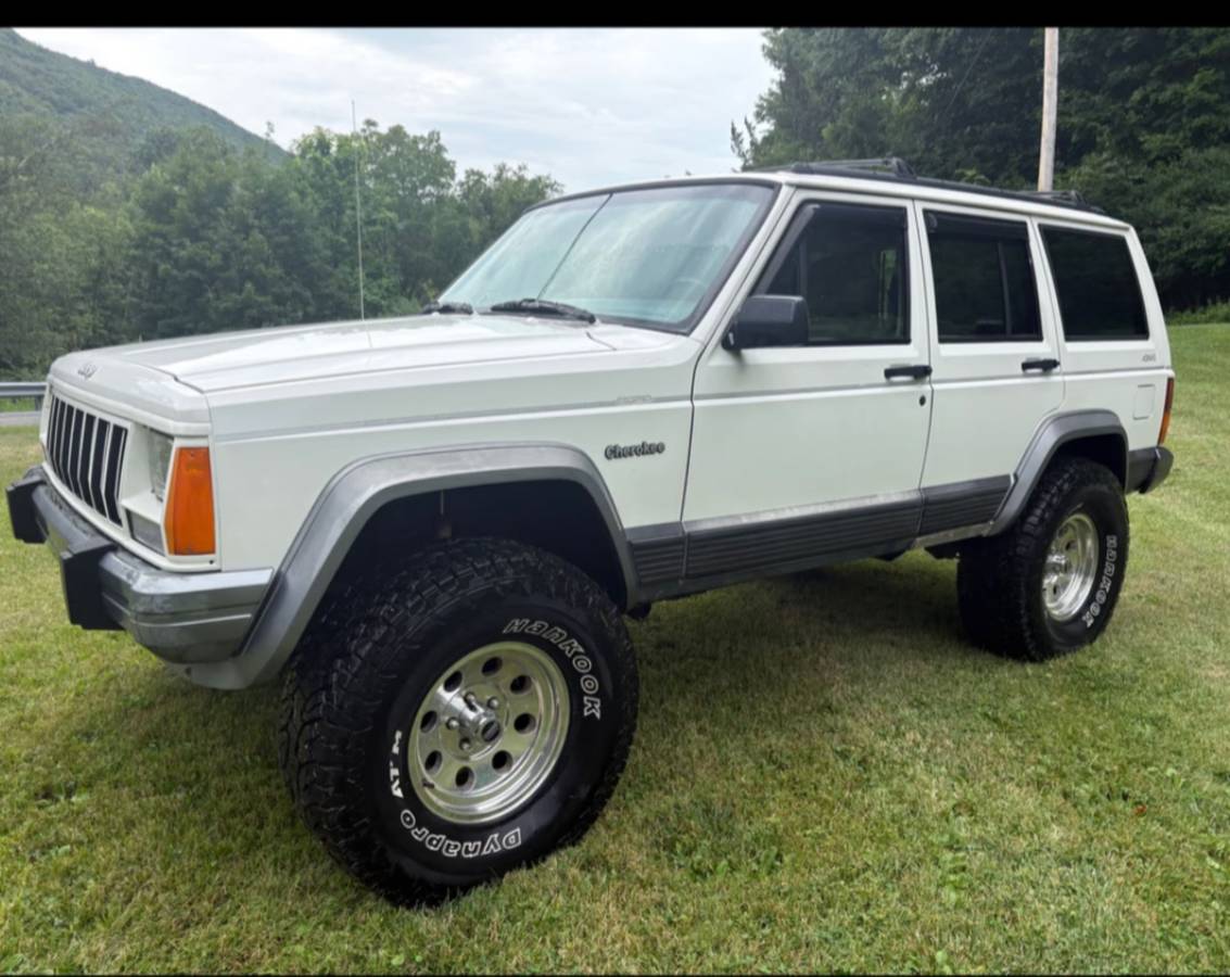 Jeep-Cherokee-limitedcountry-1996-White