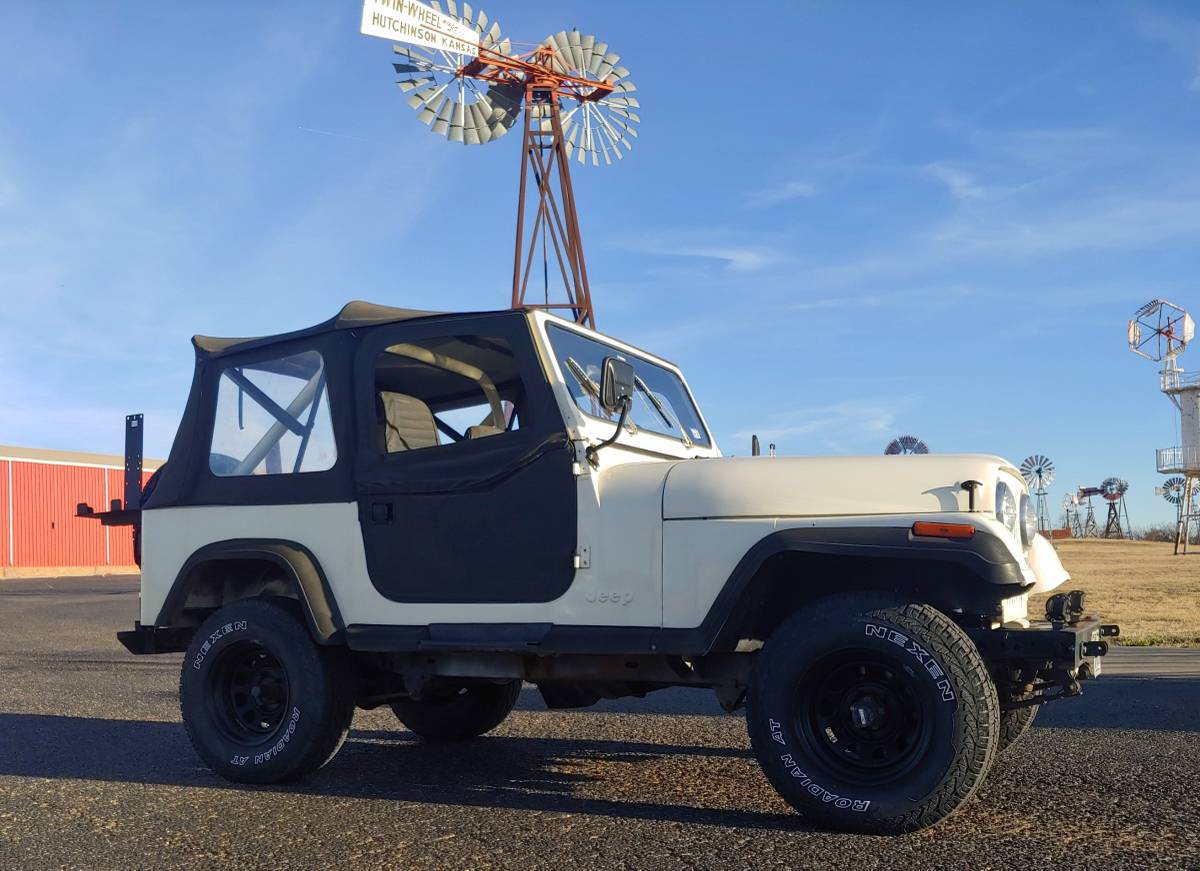 Jeep-Cj-7-1981-White