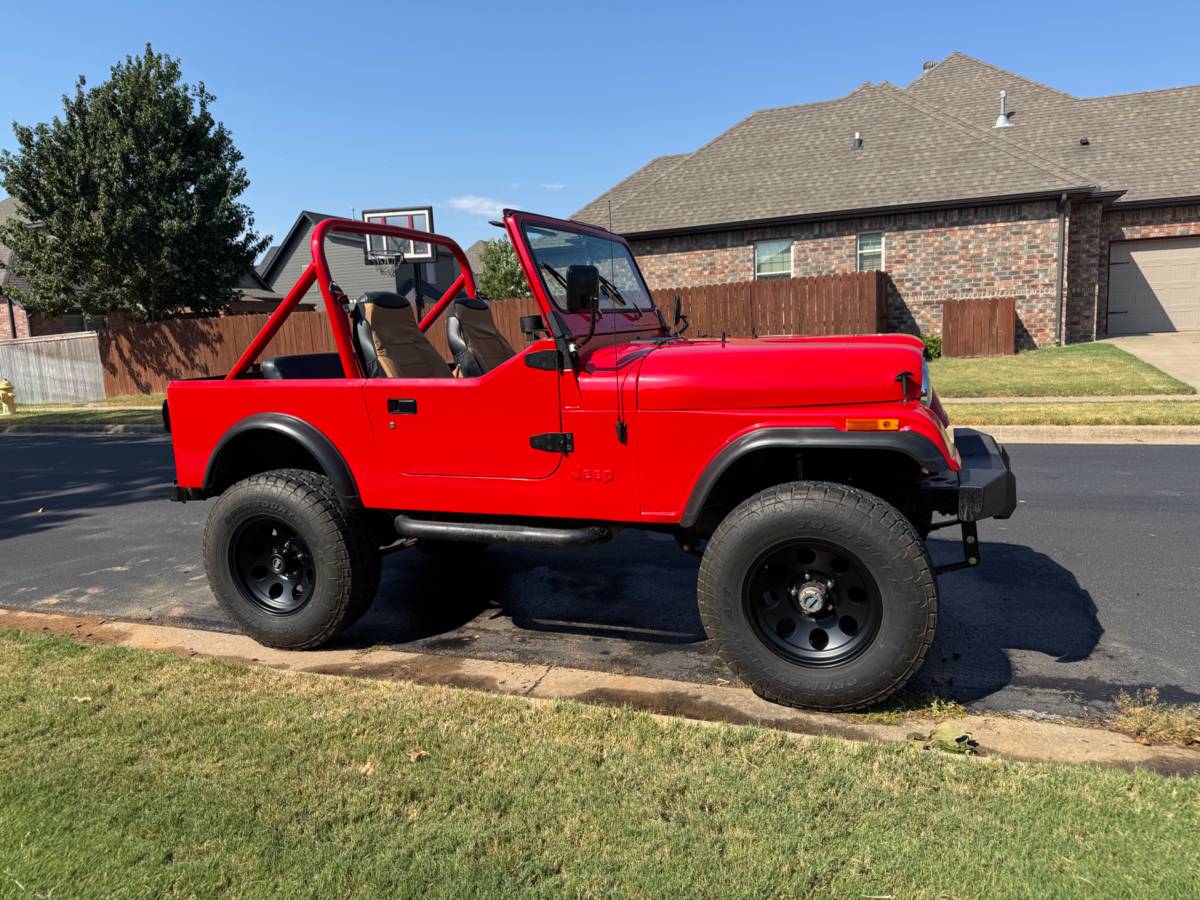 Jeep-Cj-7-1983-Red