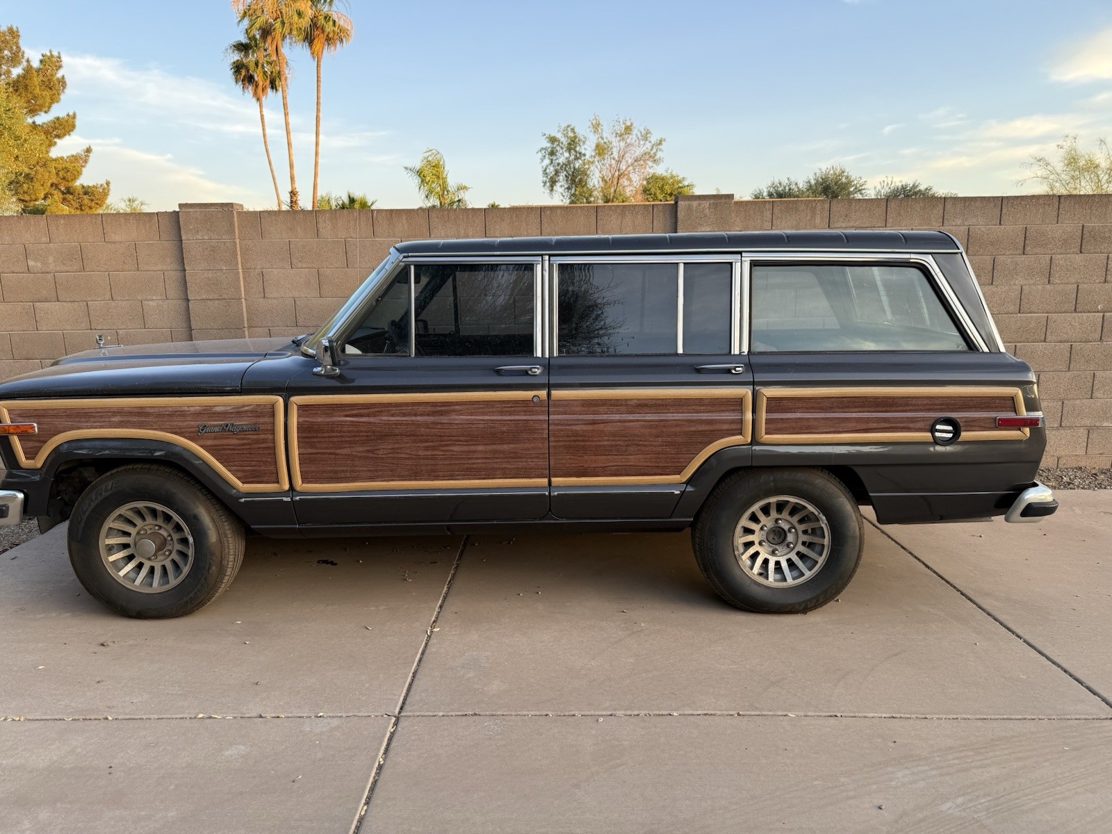 Jeep-Grand-Wagoneer-1987-SUV-Burgundy