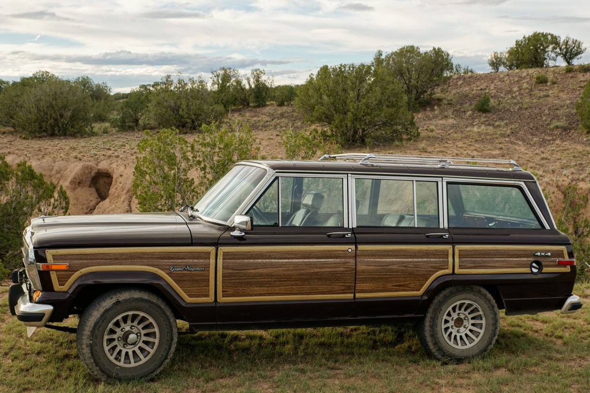 Jeep-Grand-wagoneer-1989-Red