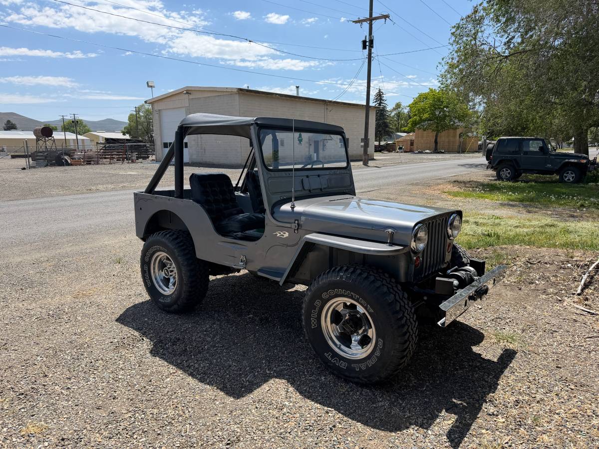 Jeep-Willys-1947-Silver