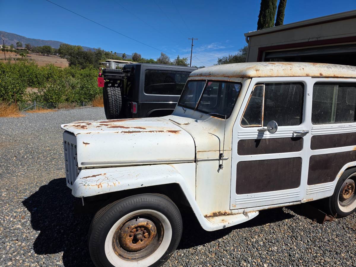 Jeep-Willys-station-wagon-1951-White