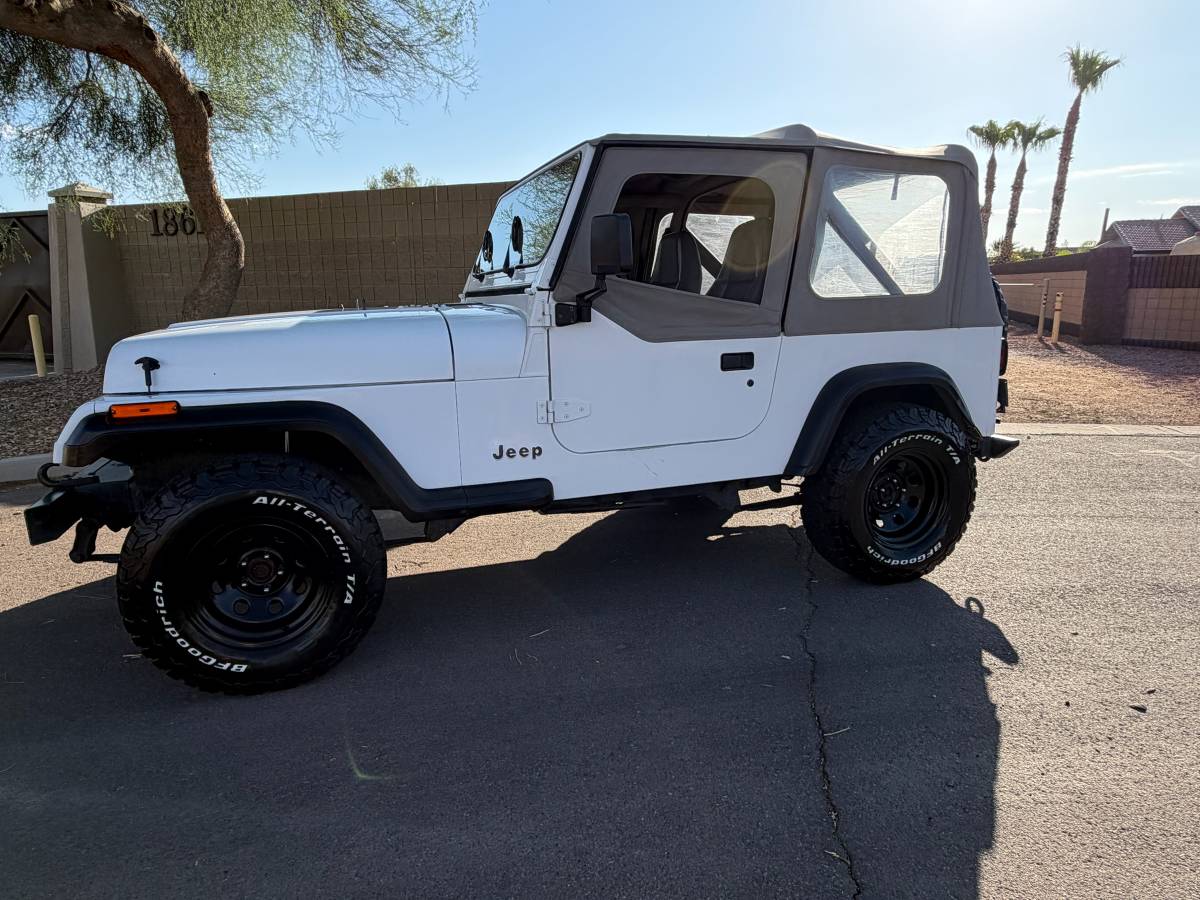 Jeep-Wrangler-1991-White