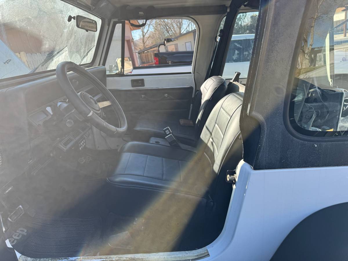 Jeep-Wrangler-1993-White