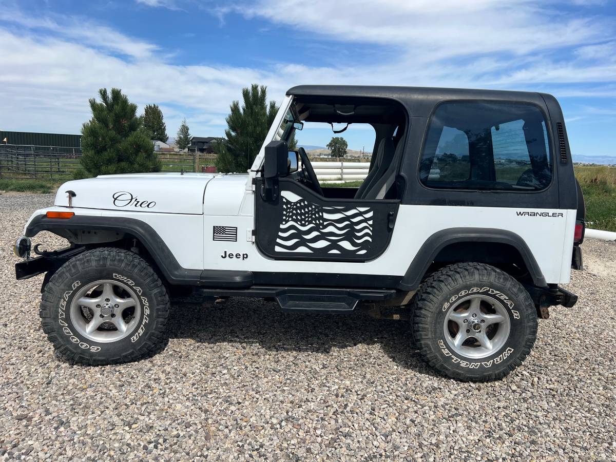Jeep-Wrangler-1993-White