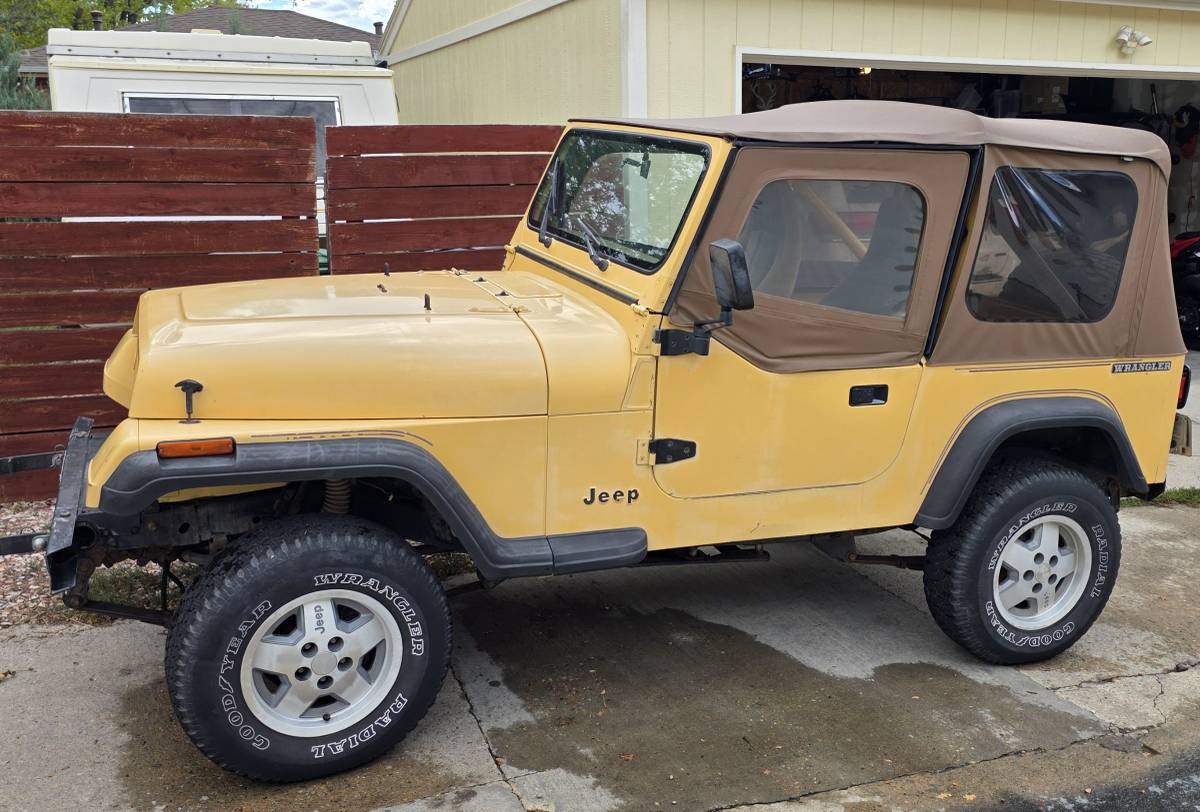 Jeep-Wrangler-open-body-base-1987-Yellow