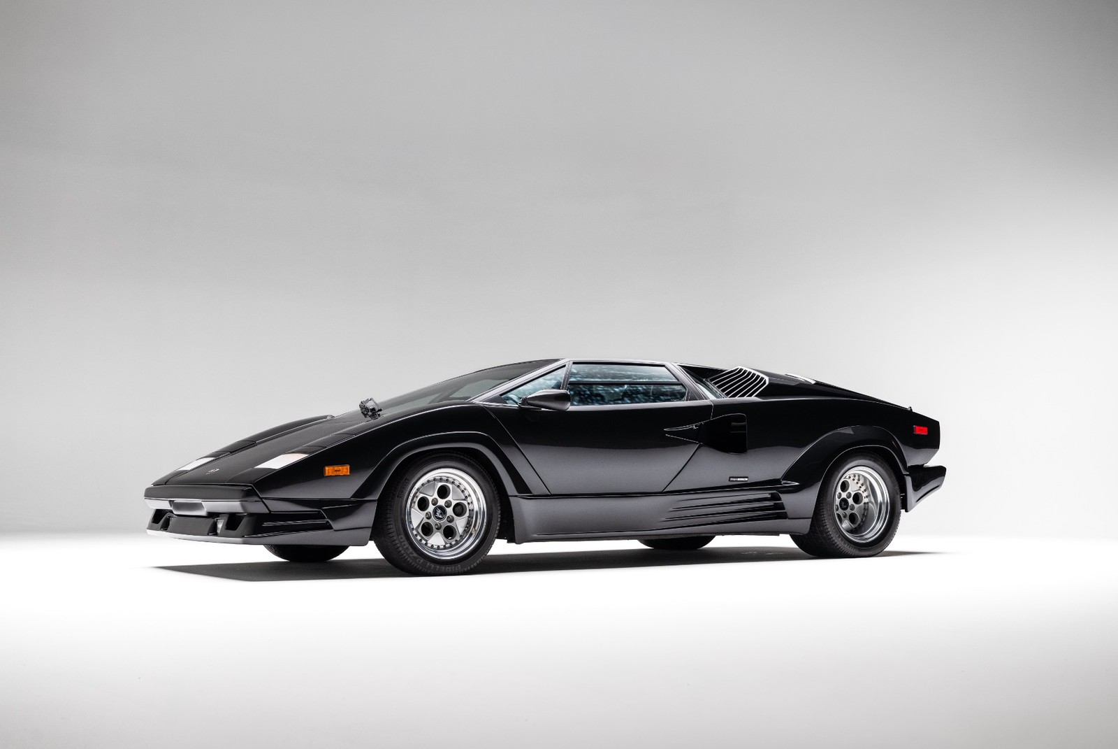 Lamborghini-Countach-1989-Coupe-Black