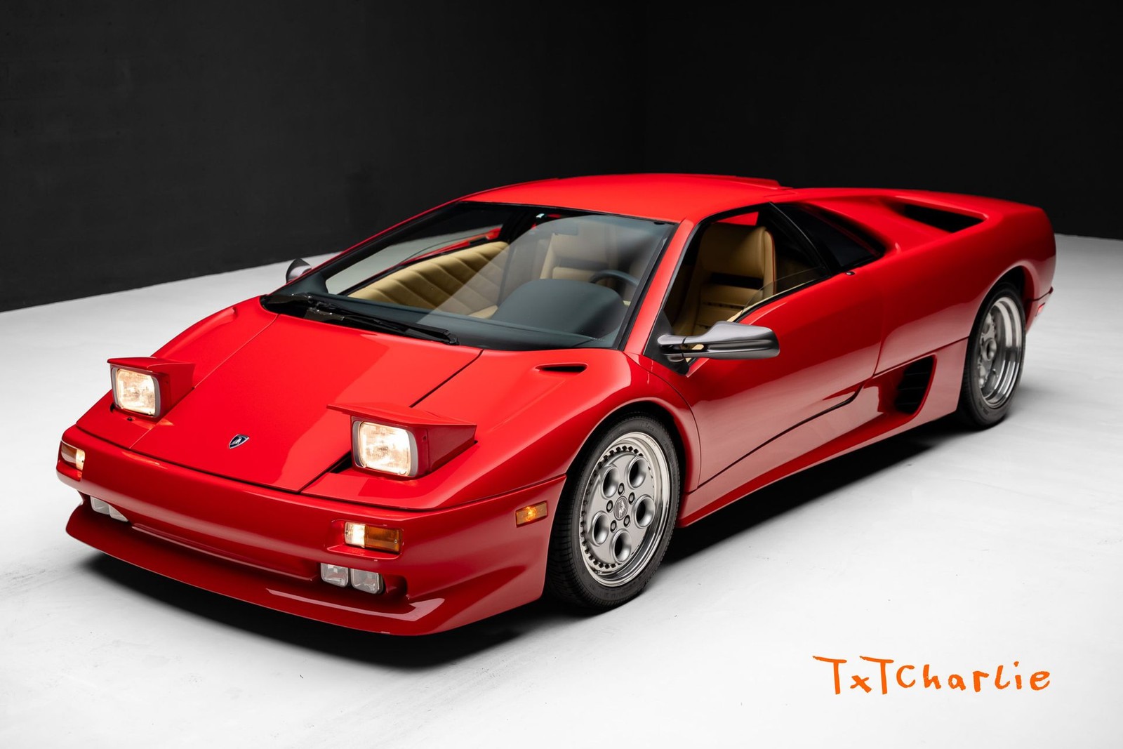 Lamborghini-Diablo-1991-Coupe-Yellow