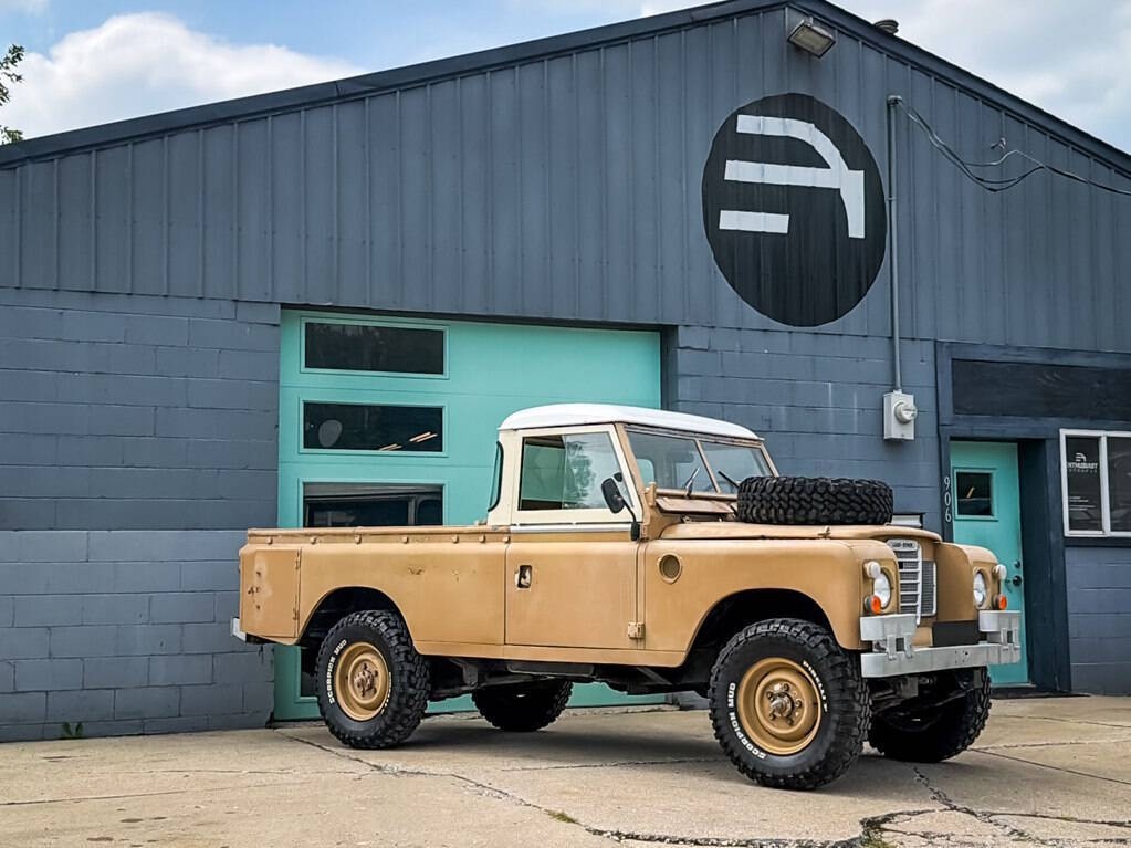 Land-Rover-Series-III-1979-SUV-BLACK