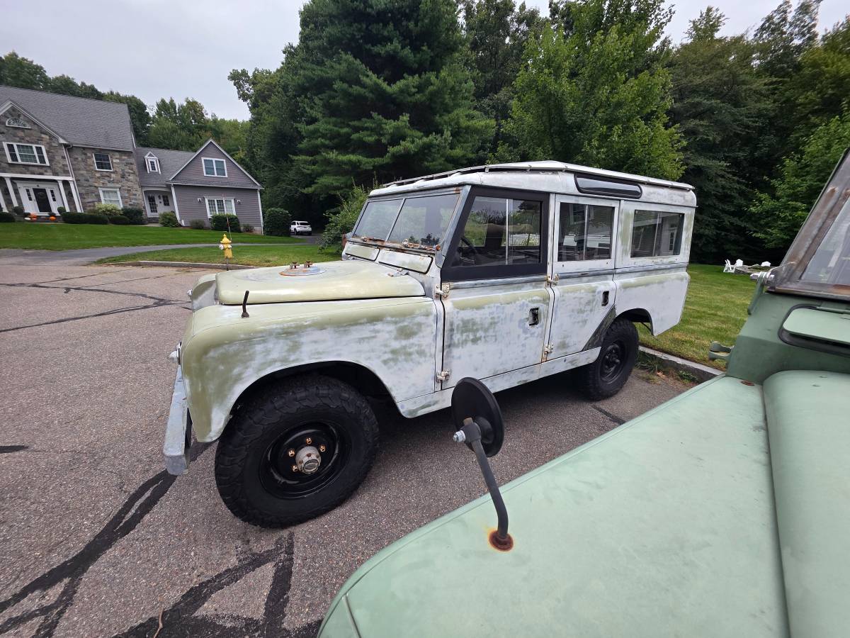Land-rover-109-station-wagon-1965-White