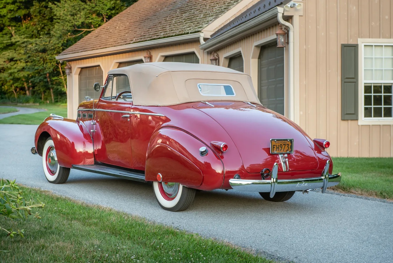 Lasalle-Series-50-1940-Signal-Red-Beige
